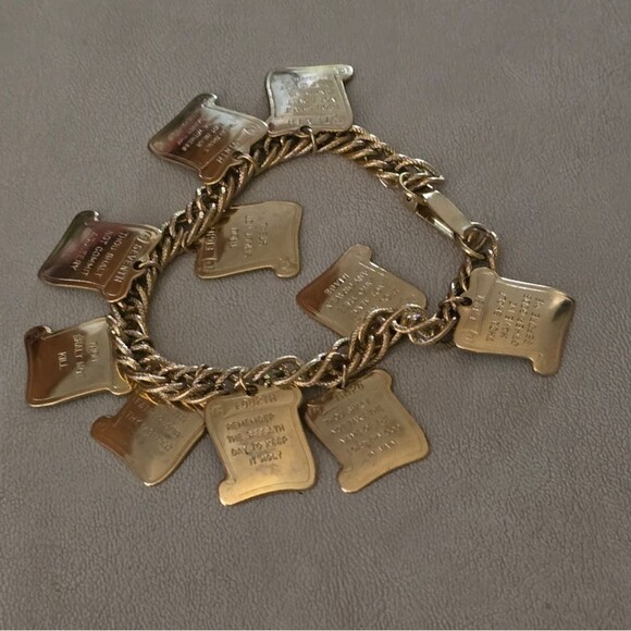 Vintage 10 Commandments Gold Tone Charm Bracelet Religious Jewelry - Picture 6 of 7